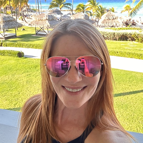 Meet your Posher, Heather - Picture 2 of 3